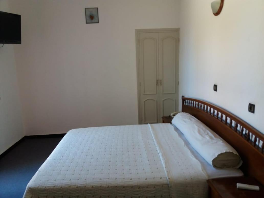 לאראש Hotel Choumis Haj Messaoud מראה חיצוני תמונה
